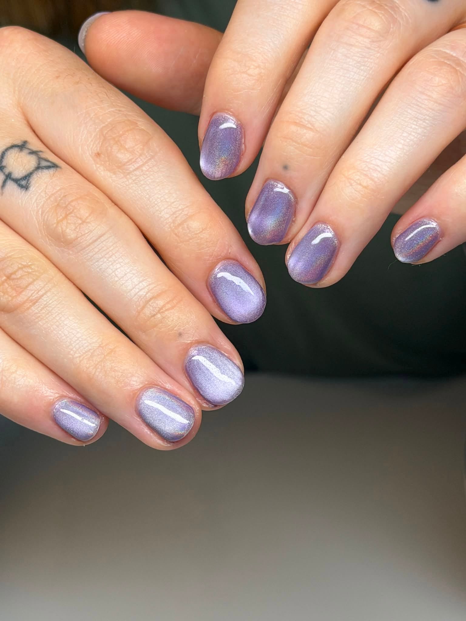 Lilac holographic manicure