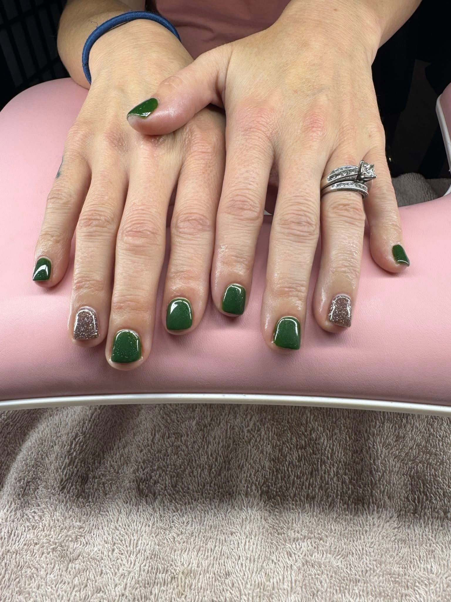 Forest green glossy nails with a glitter accent nail
